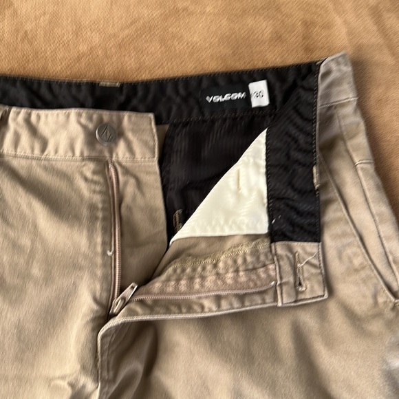 Volcom shorts - Picture 2 of 4